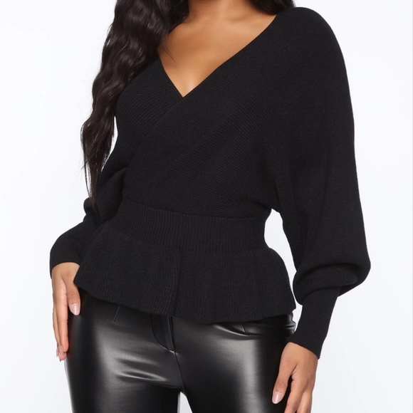 Black v-neck sweater - Picture 1 of 5